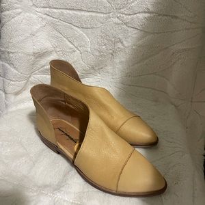 Flat ankle bootie slide hybrid